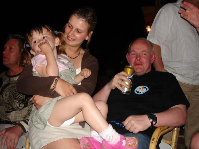 What a smashing family scene... ;-))